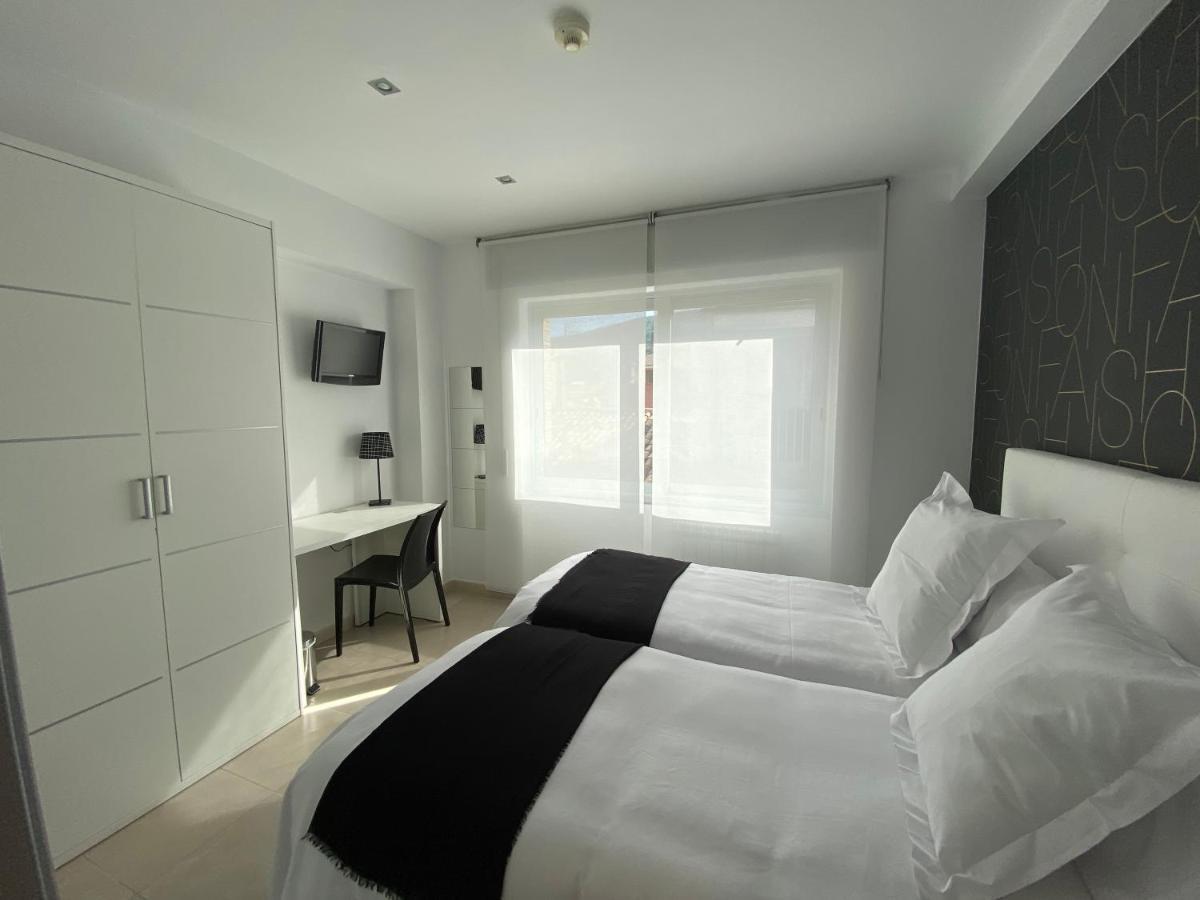 Hostal Somnis Suria Luaran gambar