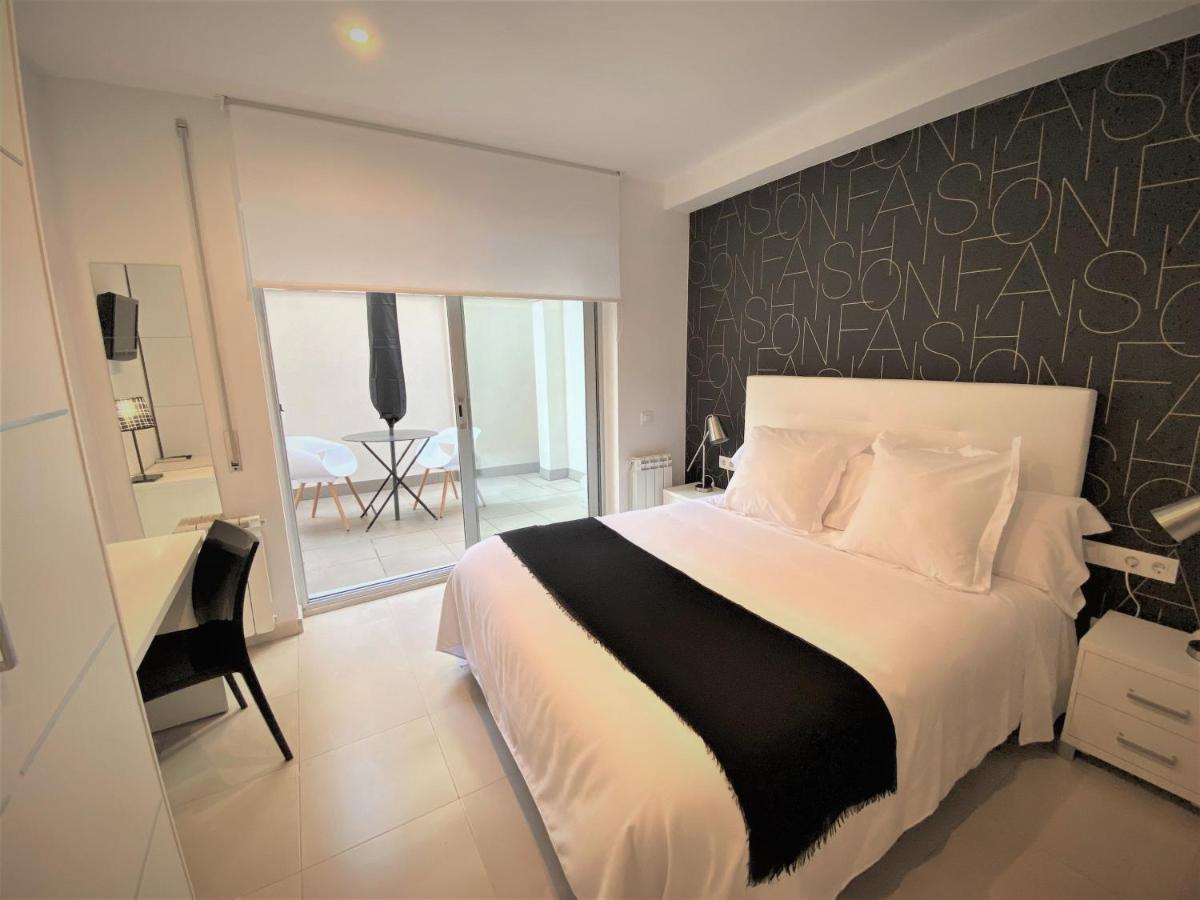 Hostal Somnis Suria Luaran gambar