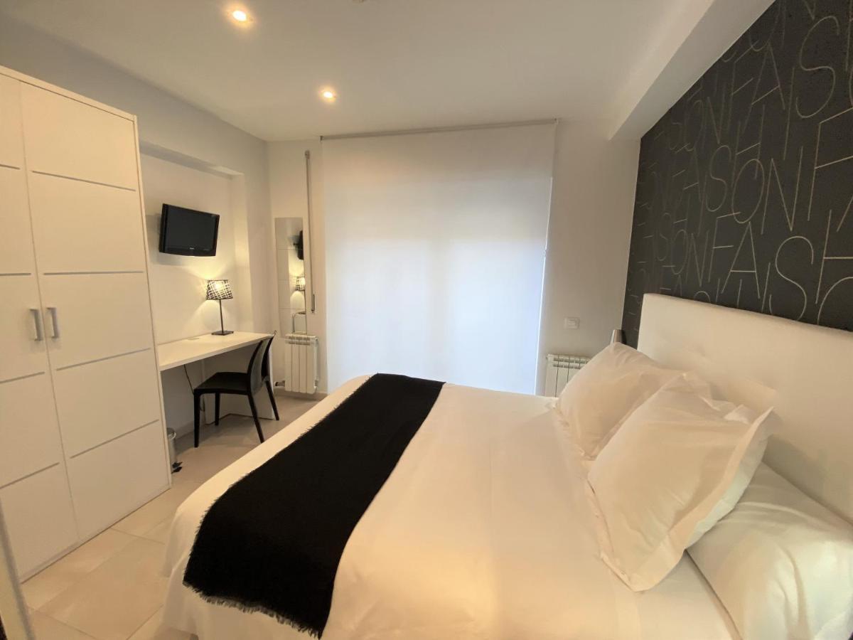 Hostal Somnis Suria Luaran gambar