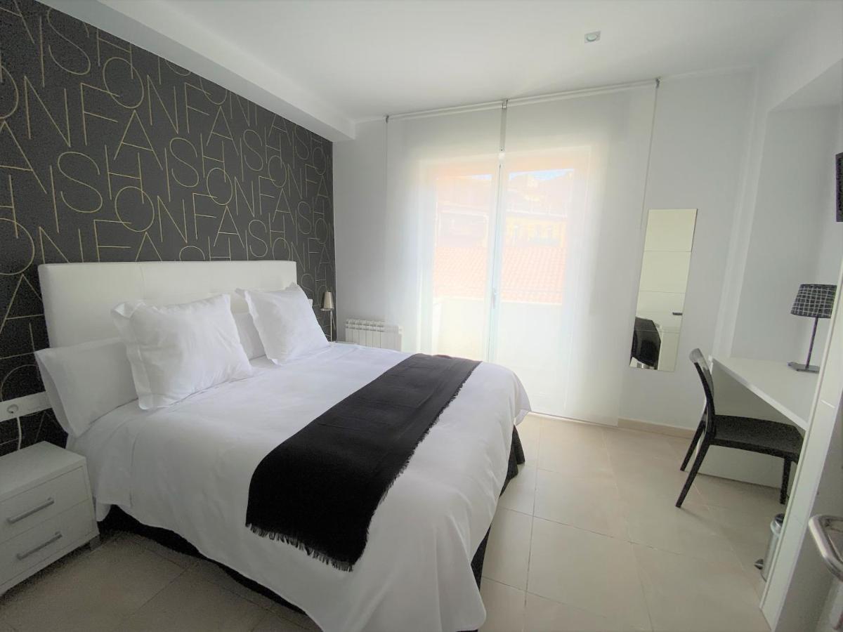 Hostal Somnis Suria Luaran gambar