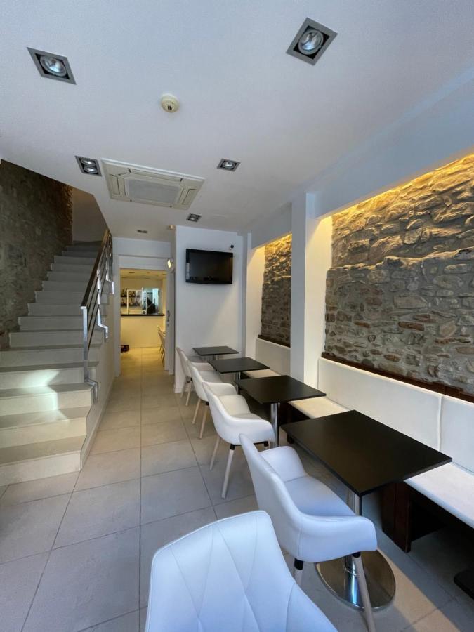 Hostal Somnis Suria Luaran gambar