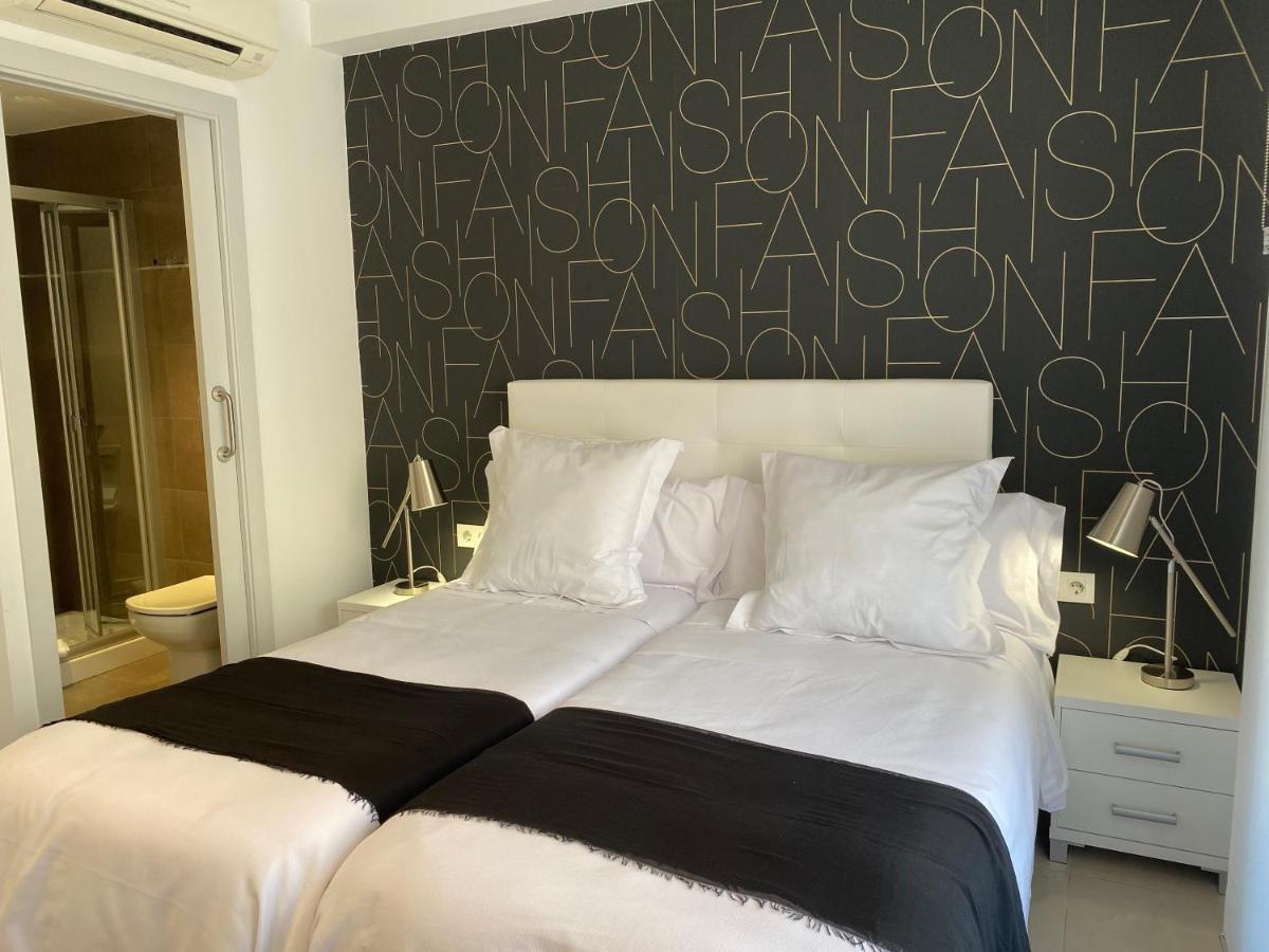 Hostal Somnis Suria Luaran gambar
