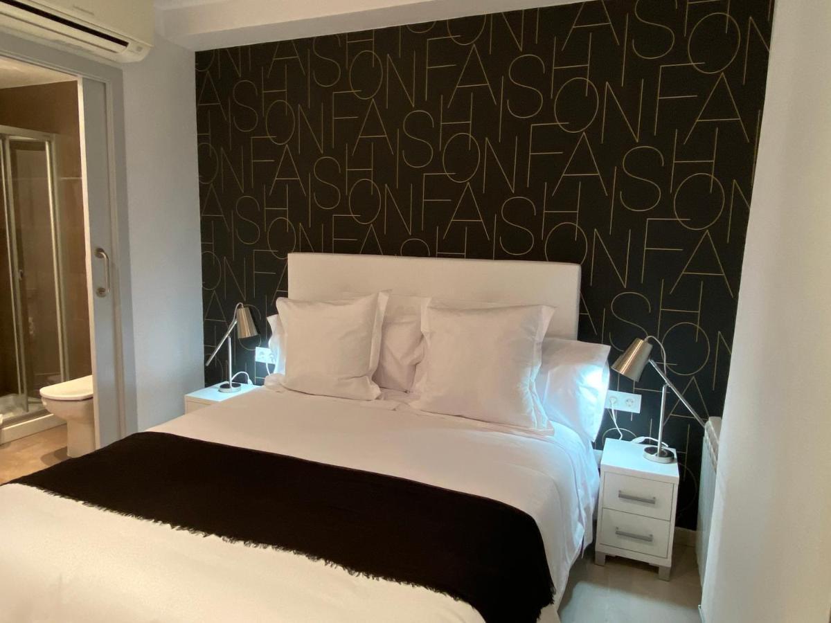 Hostal Somnis Suria Luaran gambar